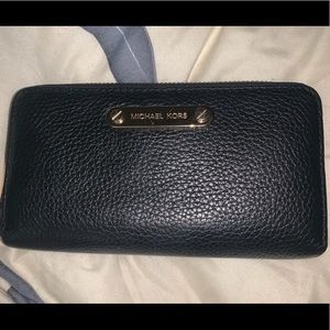 Michael Kors Zip Around Wallet